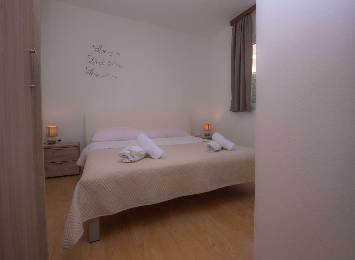 Dagulo Appartement Primošten Buitenkant foto